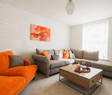 3 bedroom semi-detached to let - Photo 1