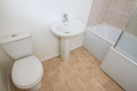 3 bedroom terraced house to rent - Photo 5