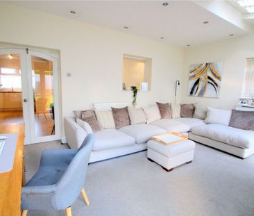 Willoughby Close, - Photo 3