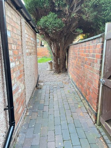 St. Margaret Road Room 3 - Photo 5