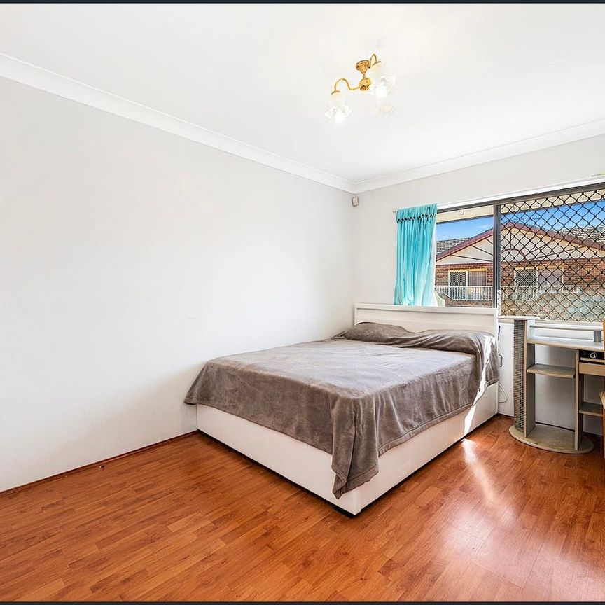 Spacious 3-Bedroom Townhouse minutes away from Lidcombe Station - Photo 1
