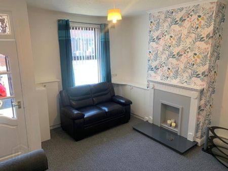 11 Institution Place, Belfast, BT12 4AE - Photo 2