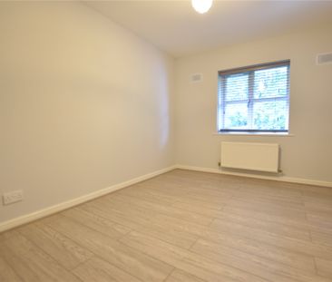 2 bedroom Flat in Sabin Gates, Bracknell - Photo 2