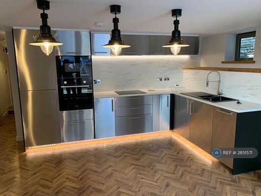 2 bedroom flat to rent - Photo 1