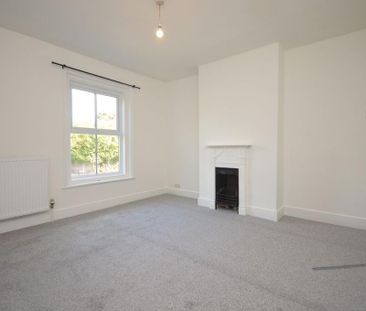 2 bedroom end of terrace house to rent - Photo 2