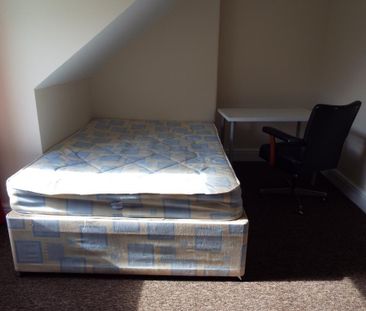 1 bedroom in a house share to rent - Photo 2