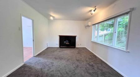 Prime Location – Bright, Spacious & Inviting Home - Photo 3