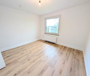 **Was will man mehr? +Balkon +frisch gestrichen +neuer Laminat +neu... - Photo 1