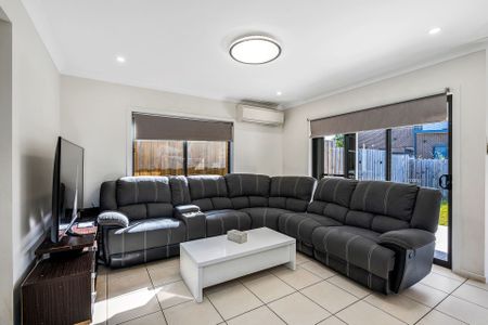 Modern Double-Storey Family Home for Rent in the Gables !! - Photo 2