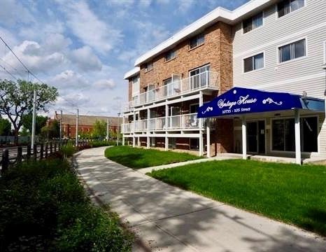 Top floor - Large one bedroom TWO-level suite w/ balcony - Downtown | 10735 105 Street Northwest, Edmonton - Photo 1