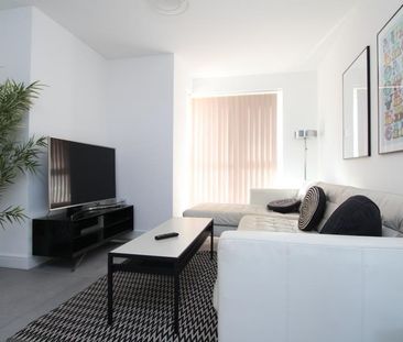 6 bedroom end of terrace house to rent - Photo 1