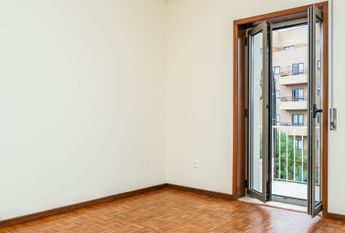 2+1 Bedroom Apartment in Canidelo (Remodeled)
