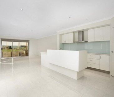 14B Harrison Street, Box Hill North VIC 3129 - Townhouse For Rent |... - Photo 3