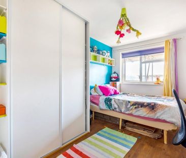 3 bedroom flat to rent - Photo 6