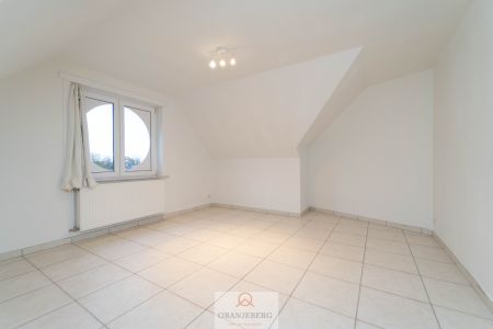 Lichtrijke bel-étage woning met garage en tuin te Lievegem - Waarschoot - Photo 3