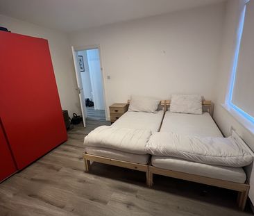 3 Bed Semi-Detached House, Headley Avenue, SM6 - Photo 4