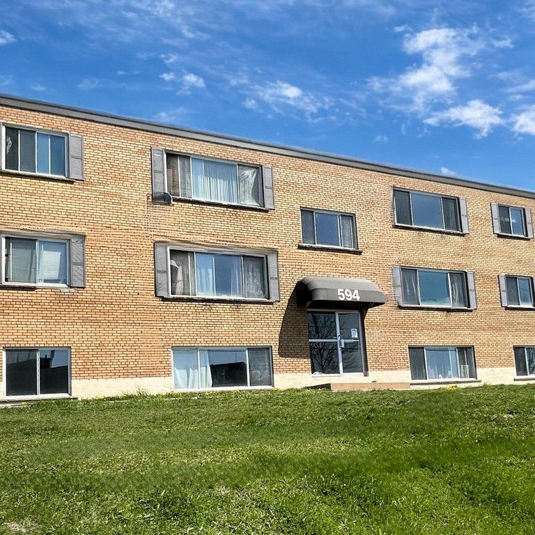 Hillside Apartments - PARKING SPACE, HEAT & WATER INCLUDED - Photo 1