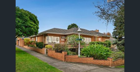 Spacious 4-Bedroom Family Home for Rent - Photo 2