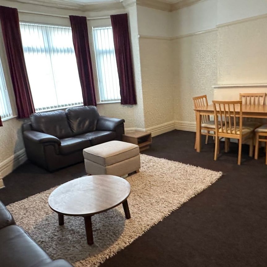 Room in a Shared Flat, Stockport Road, M13 - Photo 1