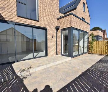 The Mount, Hale Barns, Altrincham, WA15 - Photo 3