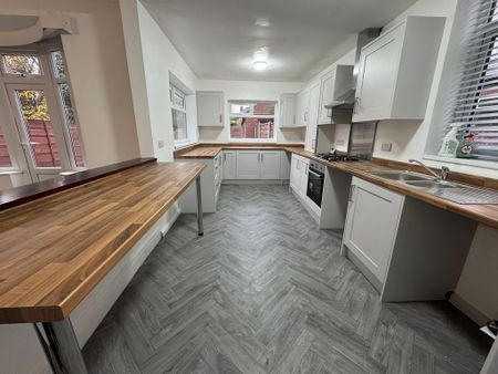 Eccles Old Road, Salford - Photo 2