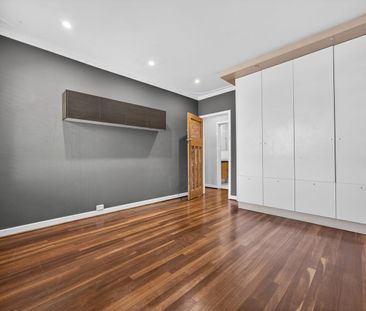 Charming Cottage-Style Living with Modern Comforts - Photo 4