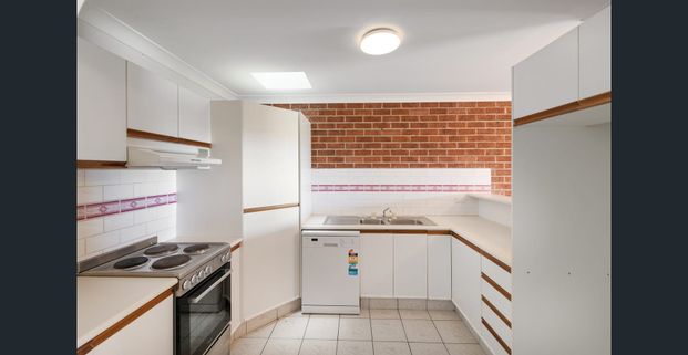 Beautifully Refreshed Apartment in The Heart of Everton Park - Photo 1