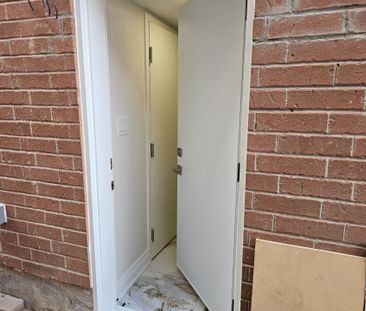 For Lease - 17 Dragonfly Crescent, Toronto, Ontario - Photo 3