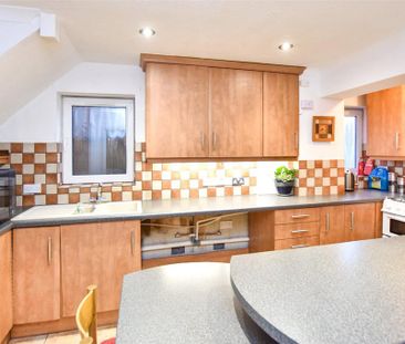 3 bedroom end of terrace house to rent - Photo 1