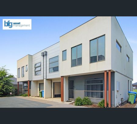 15 Queenie Way, Cranbourne West, Vic 3977 - Photo 2