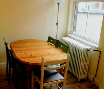 Double bedroom in 4-bedroom house near Platt Fields Park - Photo 2