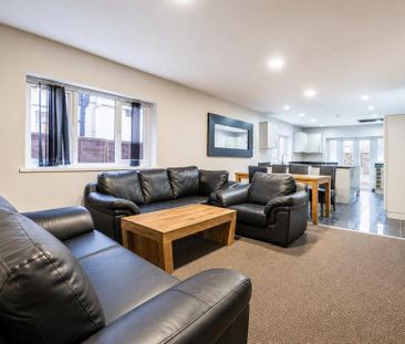 8 bedroom house to rent - Photo 1