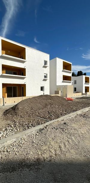 Location Appartement 2 pièces 44m² AVIGNON 84000 - Photo 1