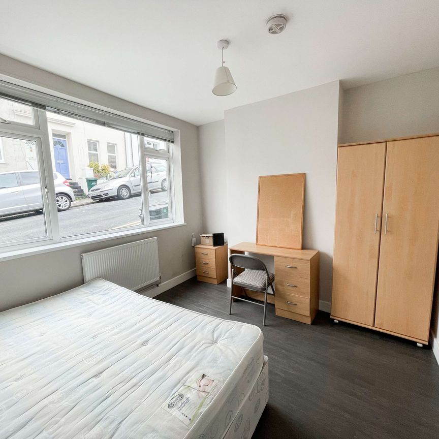 Baxter Street, Brighton - LOVELY STUDENT PROPERTY - Photo 2