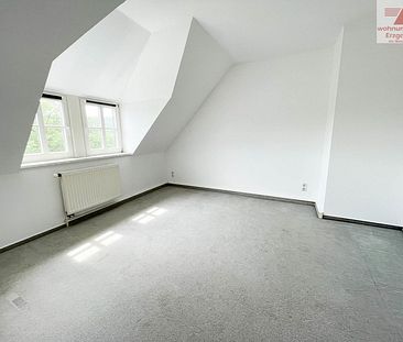 Großzügige Maisonette-Wohnung am Markt in Lößnitz sucht liebevolle Mieter - Photo 2