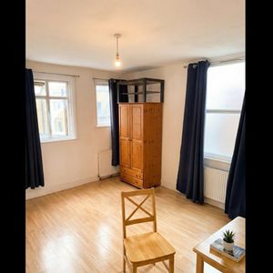 Studio Flat, Walworth Road, SE17 - Photo 2