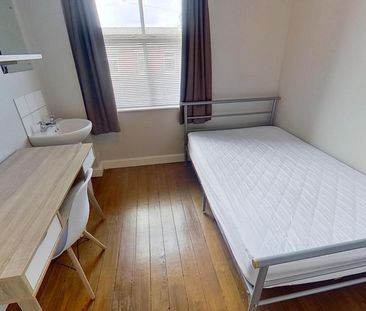 6 bedroom house to rent - Photo 1