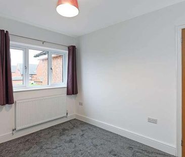 Sunnyside, Tingley, WF3 - Photo 3