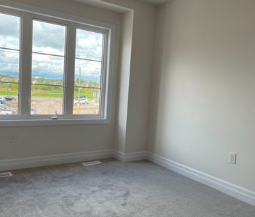 For Lease - 9266 Griffon Street, Niagara Falls, Ontario - Photo 1