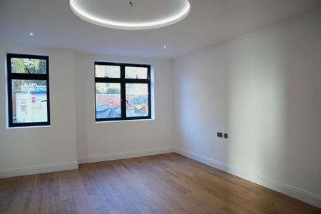 4 bedroom semi-detached house to rent - Photo 4