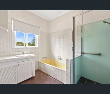 121 Queenscroft Street, Chelmer, Qld 4068 - Photo 2