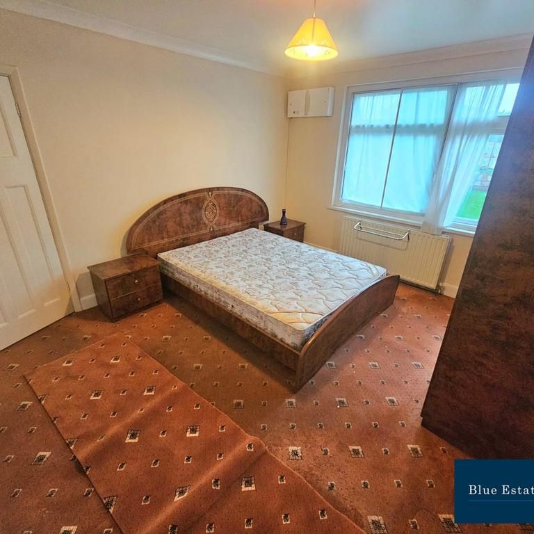 3 bedroom semi-detached house to rent - Photo 1