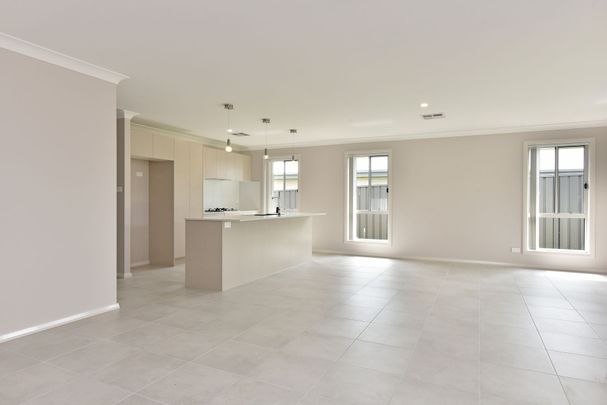 Pefect Family Home - Photo 1