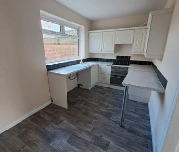 3 bedroom terraced house to rent - Photo 6