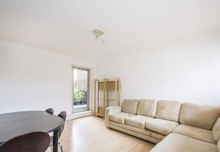 St Mary Le Park Court, Parkgate Road, Battersea park, London, SW11 - Photo 2