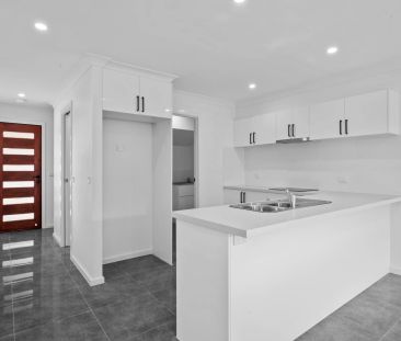 Stunning Townhouse - Photo 5