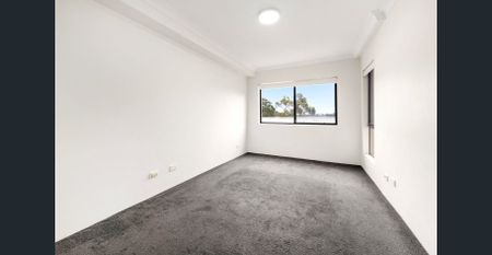 Spacious Two-Bedroom Apartment - Photo 2