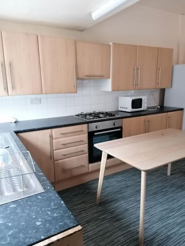 6 bedroom house to rent - Photo 3