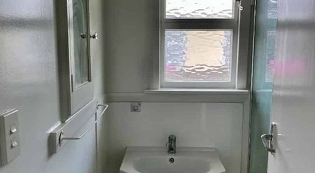 Comfortable 3-Bedroom Home – Lawns Included! Halswell - Photo 5