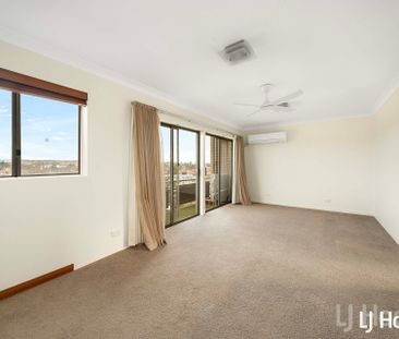 Fantastic 2 Bedroom 1st Floor Unit - Photo 5